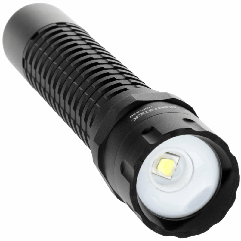 ADJUSTABLE BEAM FLASHLIGHT – 2 AA W/HOLSTER