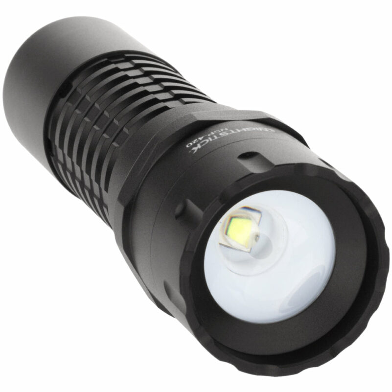 ADJUSTABLE BEAM FLASHLIGHT – 3 AAA