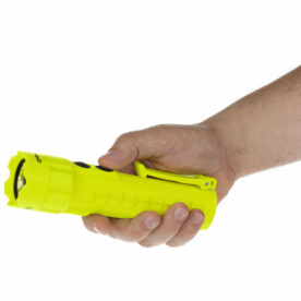 33. [UL-913] IS PERMISSIBLE DUAL-LIGHT FLASHLIGHT XPP-5422G_InHandRtoL (3)
